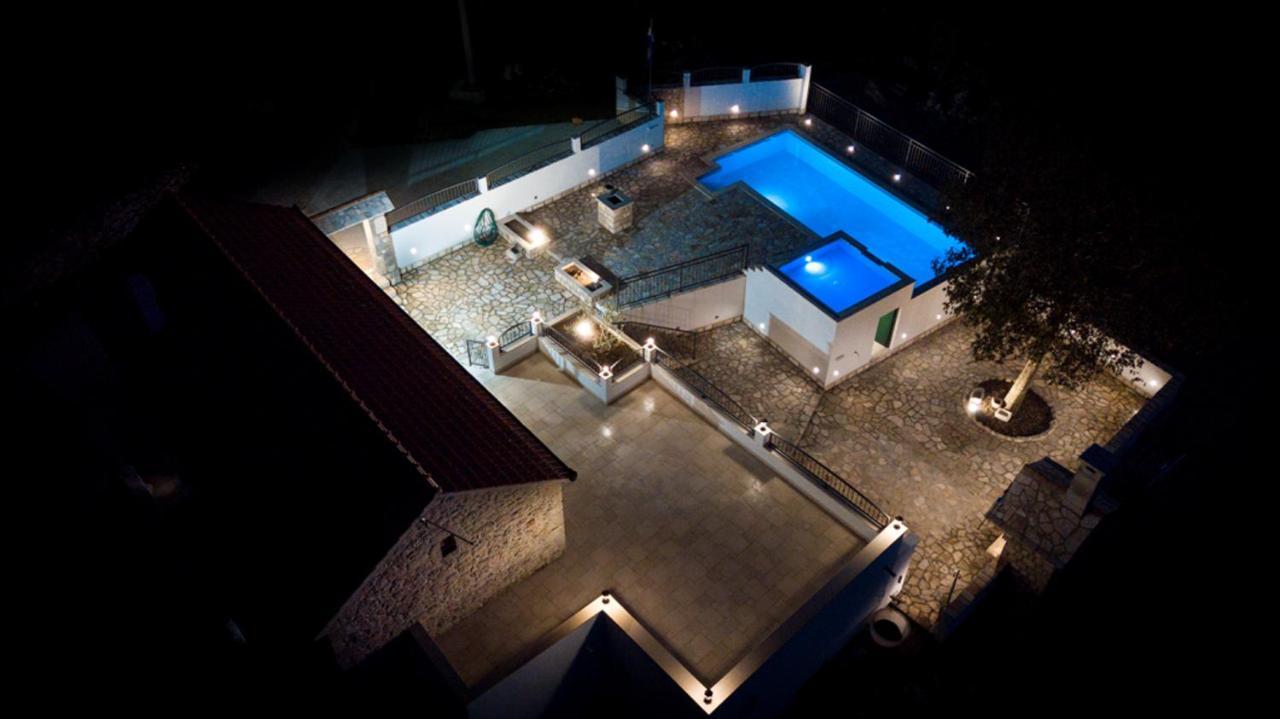 Donje RascaneDvori Stipanovi With Heated Pool And Jacuzzi别墅 外观 照片