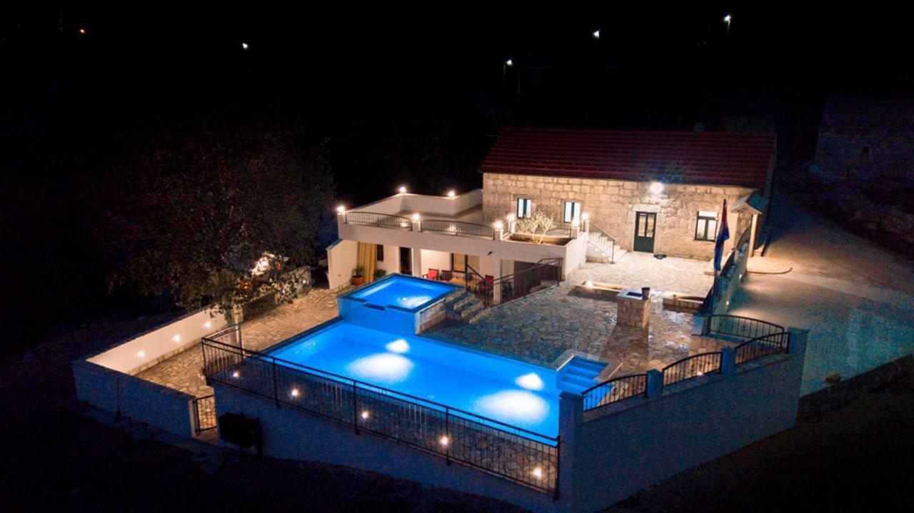 Donje RascaneDvori Stipanovi With Heated Pool And Jacuzzi别墅 外观 照片